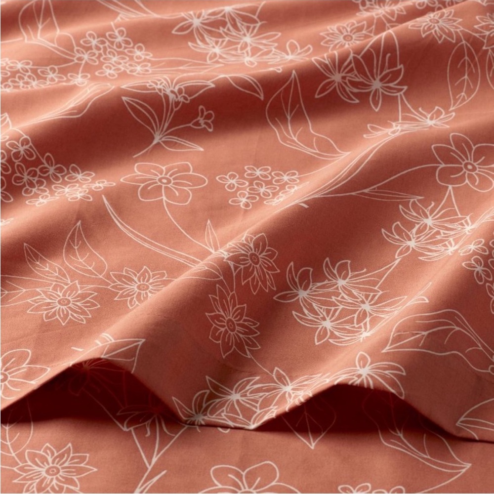 Room Essentials Rust Floral Sheet Set - Picture 2 of 2